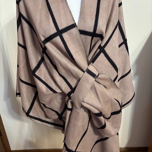 NEW MOSS ROSE WOMEN'S REVERSIBLE Shawl/Poncho/Open Front - ONE SIZE - Picture 13 of 14